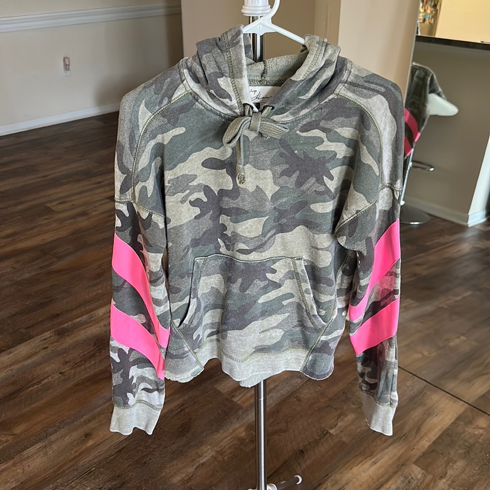 Matching camo w pink sweatsuit